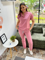 Conjunto Antifluido Mujer – Cuello Bolívar, Manga Pasada y Bajante de Cajón