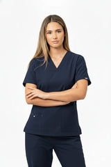 Conjunto Antifluido para Mujer – Cuello en Cajón, Bolsillos y Porta Lapiceros