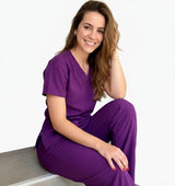 Conjunto Antifluido para Mujer – Cuello en Cajón, Bolsillos y Porta Lapiceros